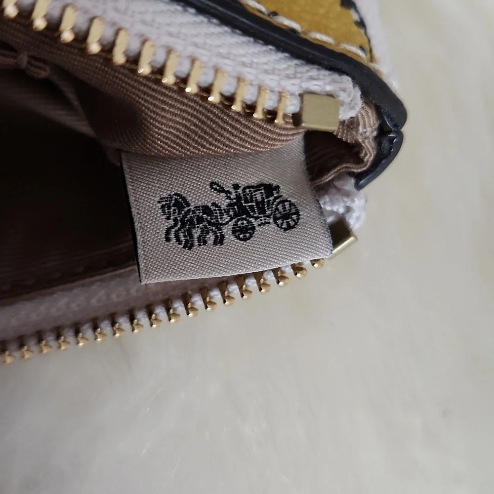 NWT Coach Corner Zip Critter Print Wristlet Wallet 🐞🦋🪲♥️🎁 - Picture 8 of 12